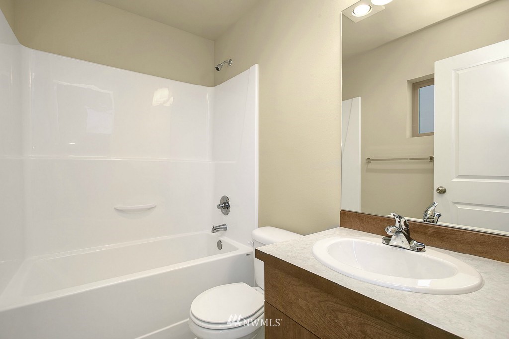 348 Chelan Place Northeast Renton, WA 98059 - Photo 13 of 20 Gallery Image 13