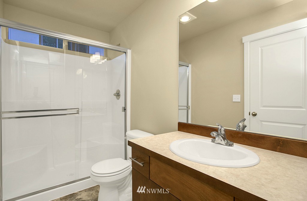 348 Chelan Place Northeast Renton, WA 98059 - Photo 4 of 20 Gallery Image 4