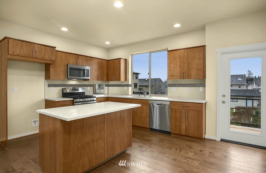 348 Chelan Place Northeast Renton, WA 98059 - Photo 6 of 20 Gallery Image 6