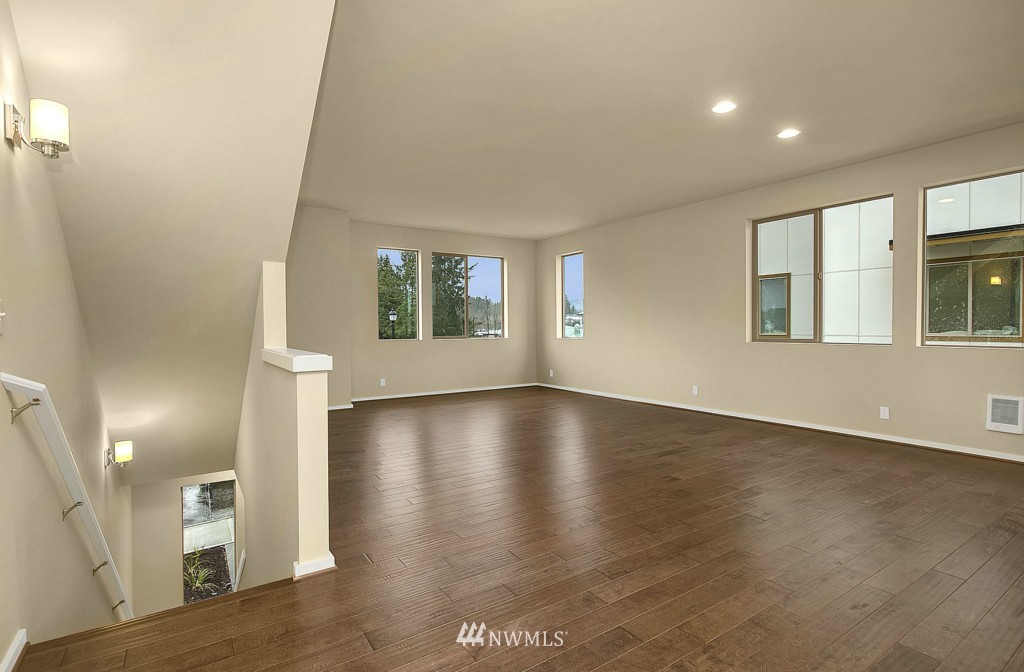 348 Chelan Place Northeast Renton, WA 98059 - Photo 9 of 20 Gallery Image 9