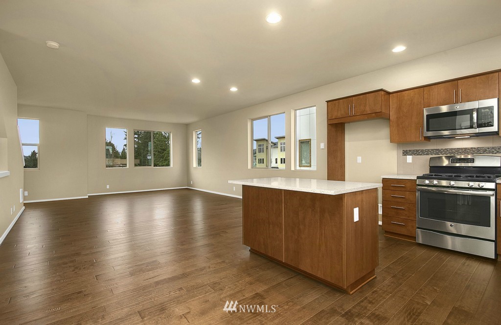 348 Chelan Place Northeast Renton, WA 98059 - Photo 10 of 20 Gallery Image 10