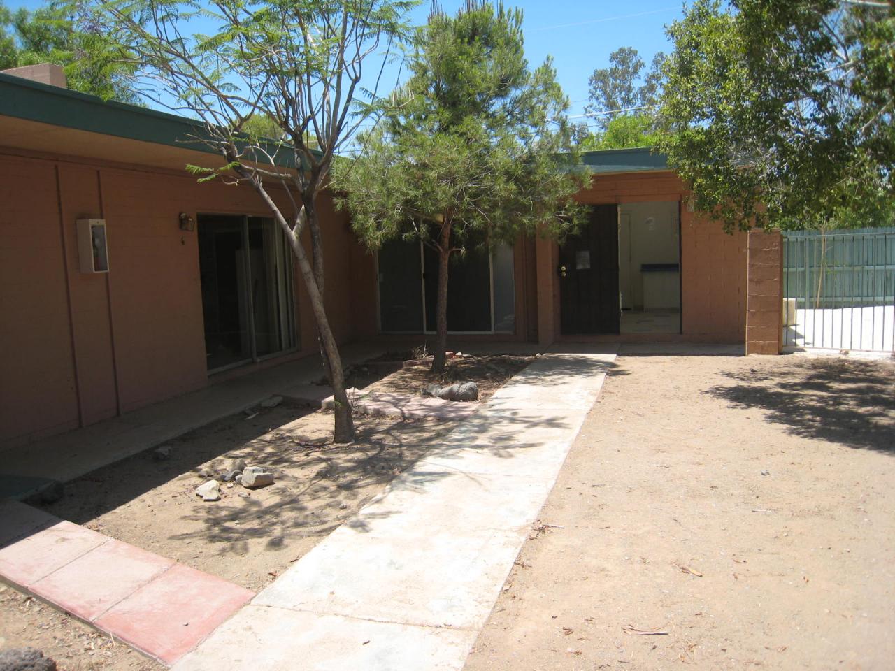 1716 East Ocotillo Road, Unit K Phoenix, AZ 85016 - Photo 3 of 6 Courtyard 2