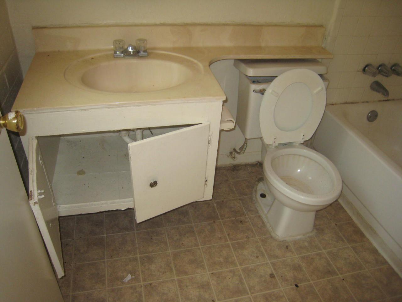 1716 East Ocotillo Road, Unit K Phoenix, AZ 85016 - Photo 6 of 6 Standard Bathroom