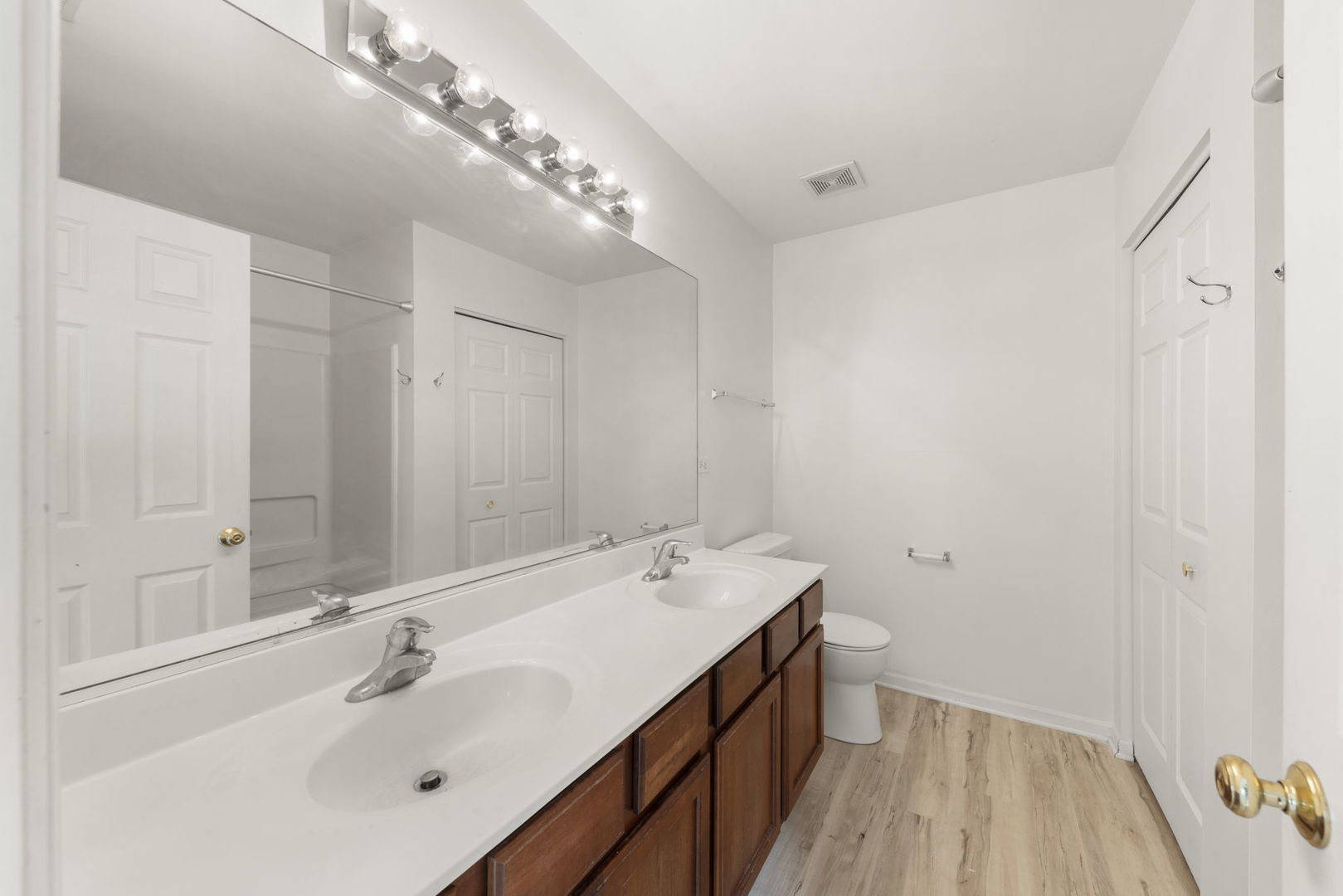 274 South Oak Creek Lane Romeoville, IL 60446 - Photo 12 of 19 a spacious bathroom with a double vanity sink and a mirror