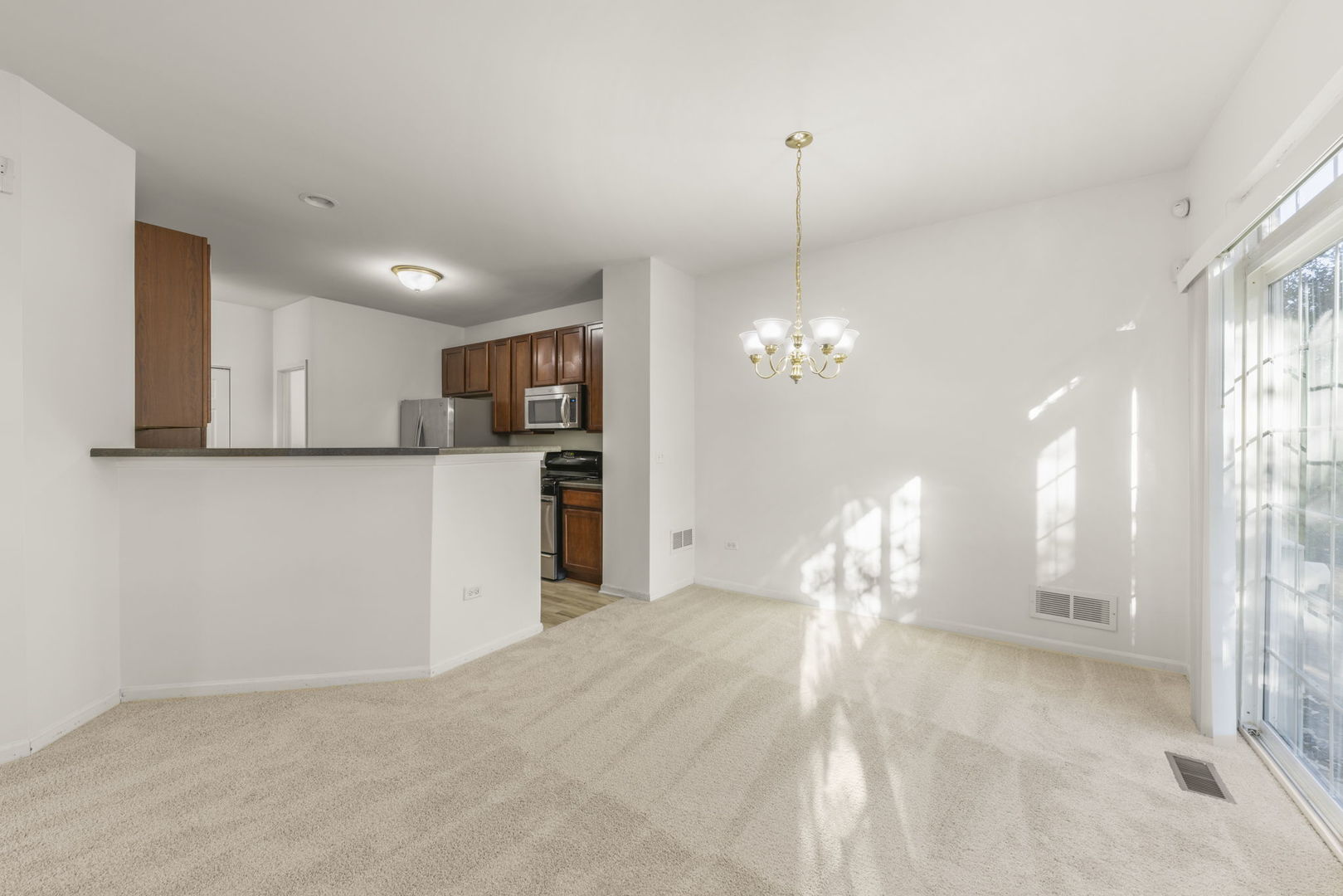 274 South Oak Creek Lane Romeoville, IL 60446 - Photo 5 of 19 a view of a kitchen with appliances and cabinets