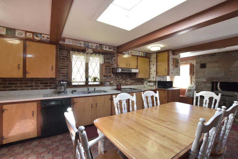 22 Maxson Hill Road Hopkinton, RI 02804 - Photo 4 of 16