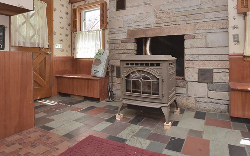 22 Maxson Hill Road Hopkinton, RI 02804 - Photo 5 of 16