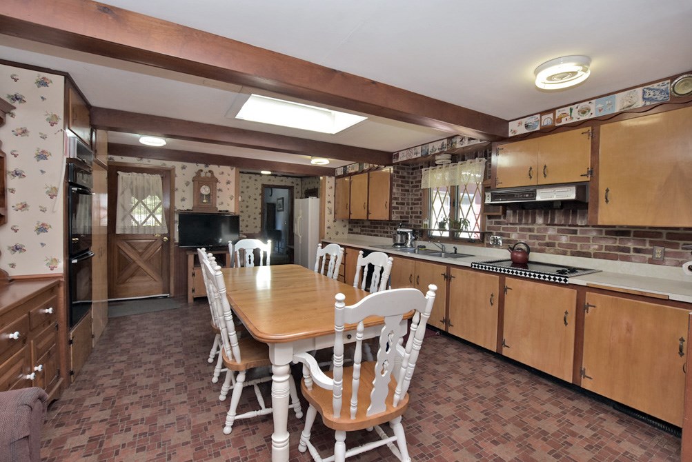 22 Maxson Hill Road Hopkinton, RI 02804 - Photo 6 of 16