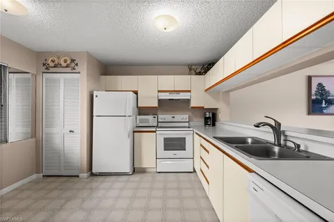 $215,500 | 5784 Deauville Circle, Unit B103, Naples, FL 34112