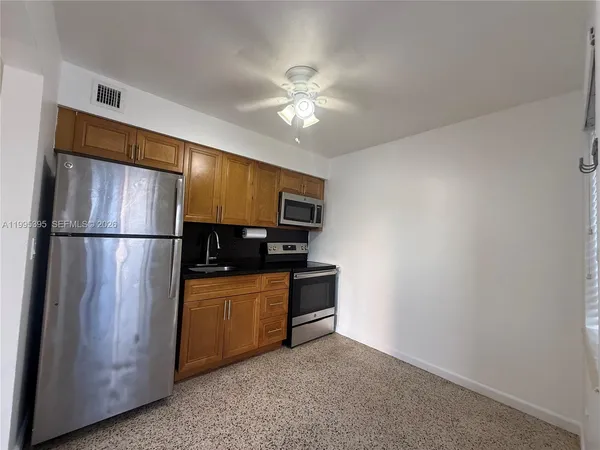 $2,500 | 43 Northwest 76th Avenue, Miami, FL 33126