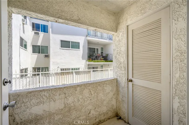 $1,199,000 | 11954 Mayfield Avenue, Unit 3, Los Angeles, CA 90049