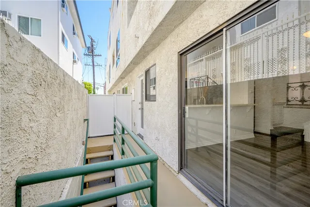 $1,199,000 | 11954 Mayfield Avenue, Unit 3, Los Angeles, CA 90049