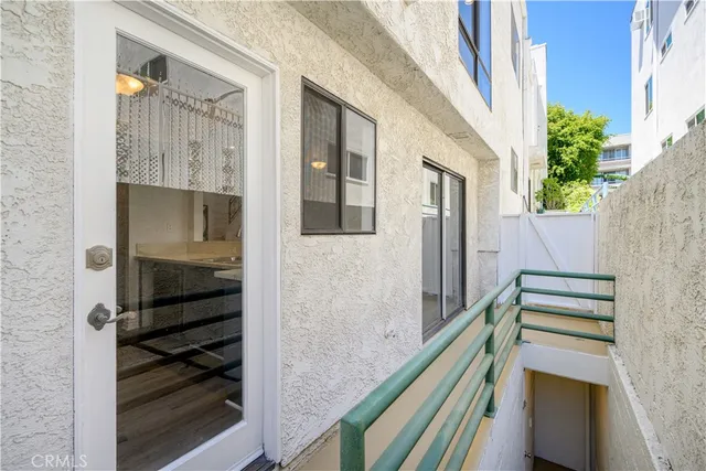 $1,199,000 | 11954 Mayfield Avenue, Unit 3, Los Angeles, CA 90049