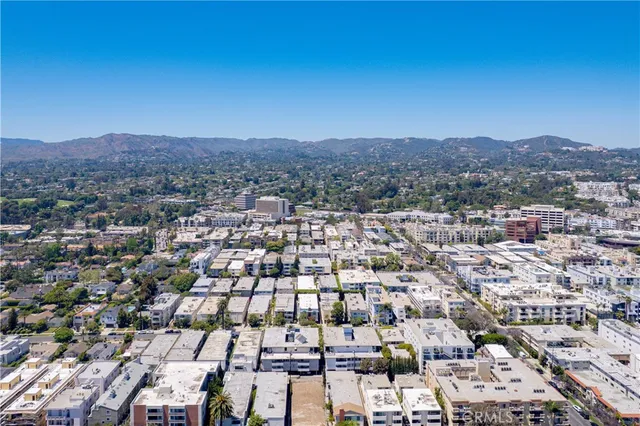 $1,199,000 | 11954 Mayfield Avenue, Unit 3, Los Angeles, CA 90049