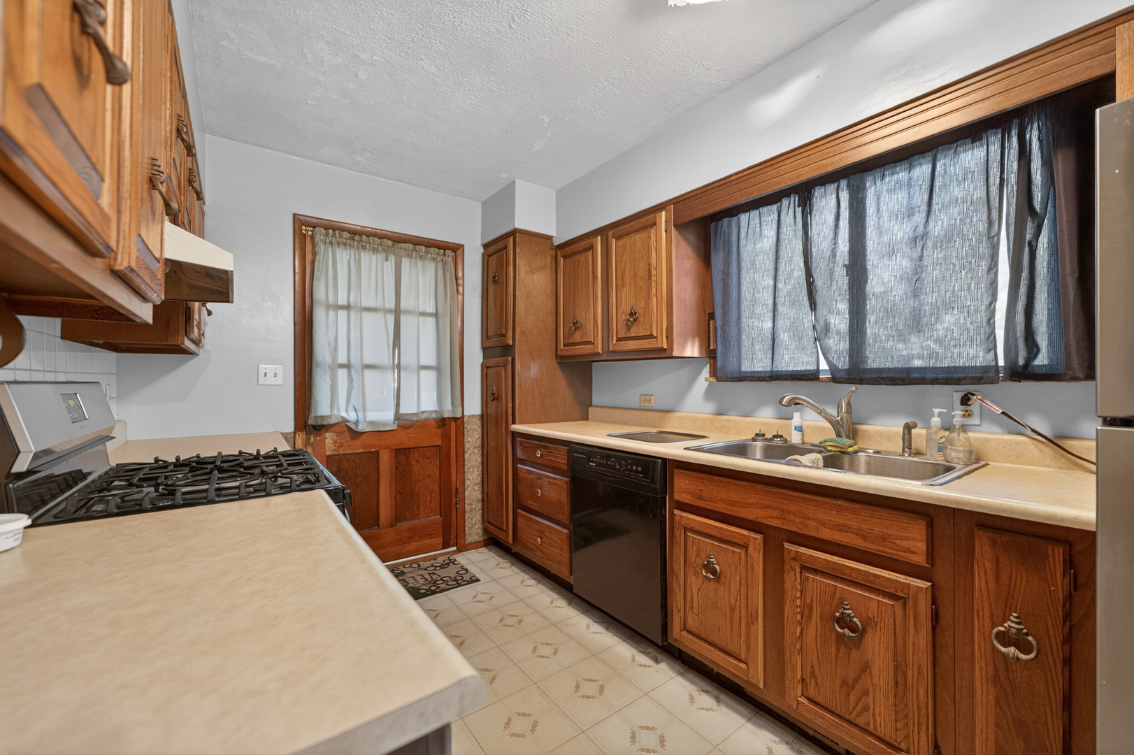 130 South Stott Street Genoa, IL 60135 - Photo 10 of 25