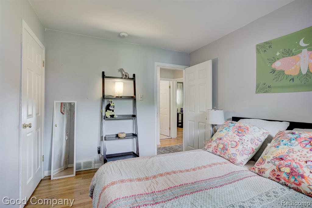 4217 Crooks Road Royal Oak, MI 48073 - Photo 29 of 50