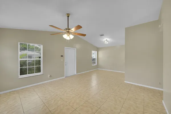 $3,300 | 901 10th Street, West Palm Beach, FL 33401