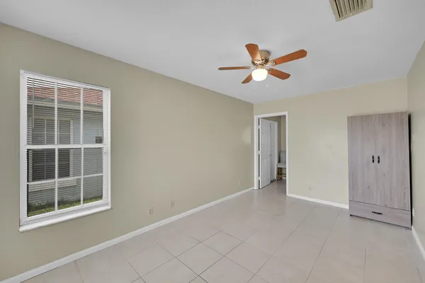 $3,300 | 901 10th Street, West Palm Beach, FL 33401