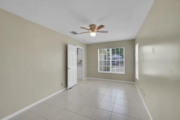 $3,300 | 901 10th Street, West Palm Beach, FL 33401
