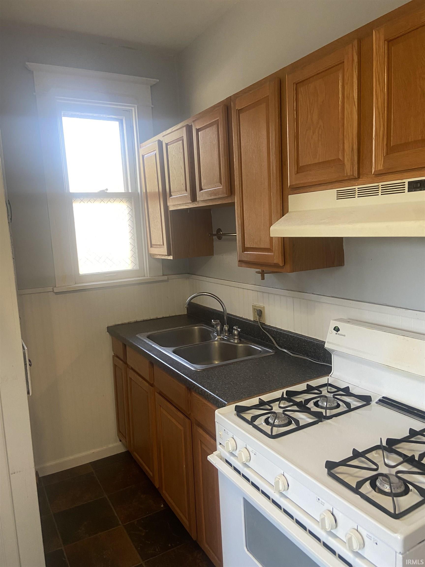 201 Simpson Avenue Elkhart, IN 46516 - Photo 4 of 13