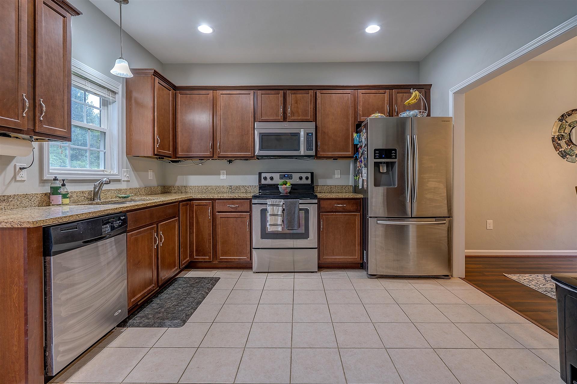 1025 Longview Road Roanoke, VA 24018 - Photo 8 of 36 08-DSC00246_47_48_49_50