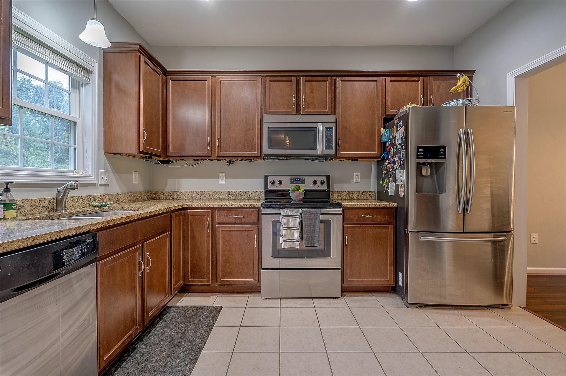 1025 Longview Road Roanoke, VA 24018 - Photo 9 of 36 09-DSC00256_57_58_59_60