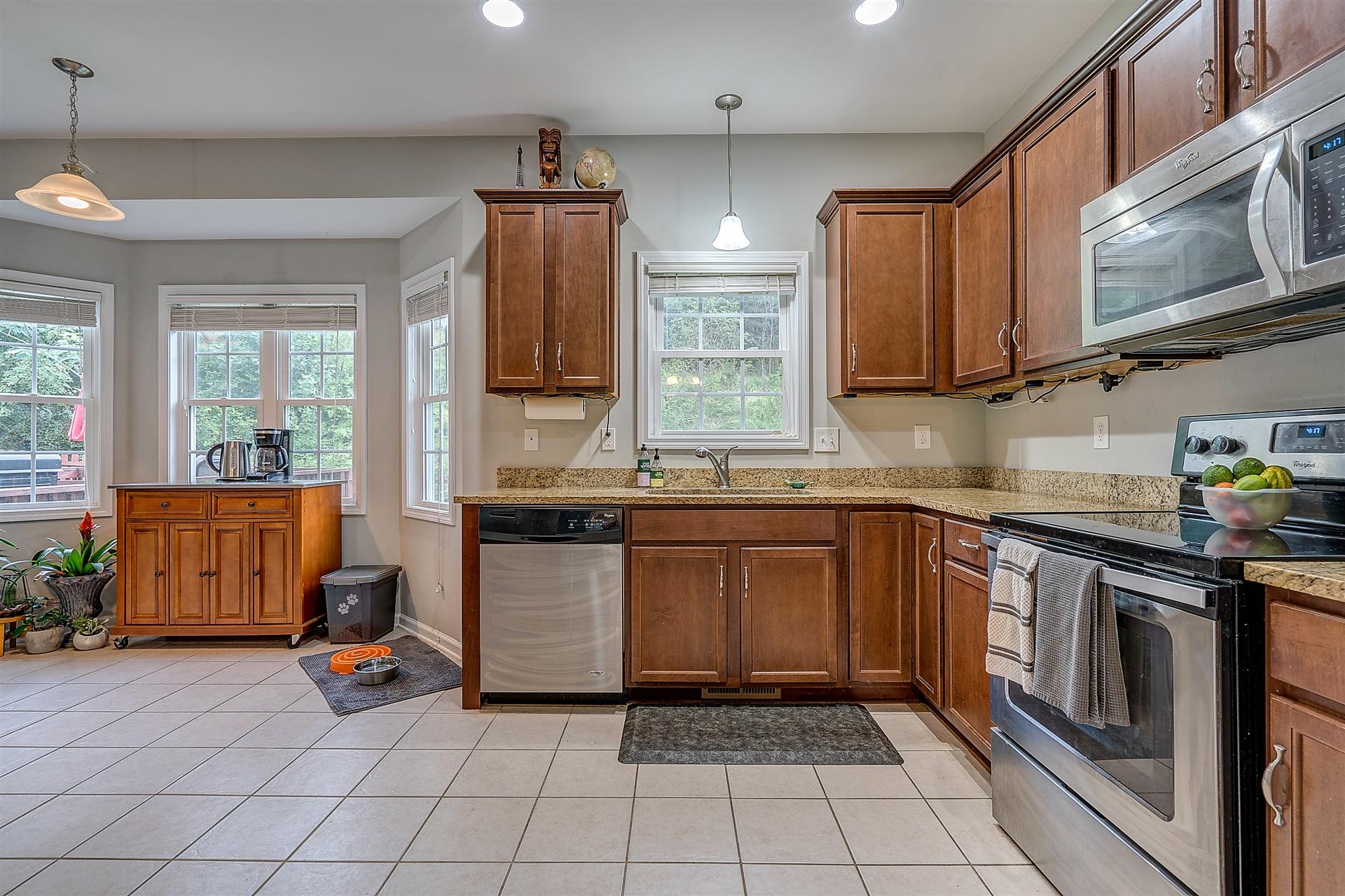 1025 Longview Road Roanoke, VA 24018 - Photo 10 of 36 10-DSC00261_2_3_4_5