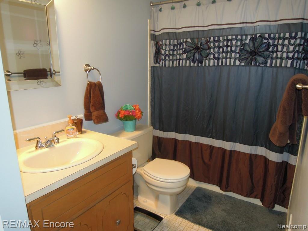 615 South Baldwin Road Oxford, MI 48371 - Photo 32 of 67 DSCN9045.jpg