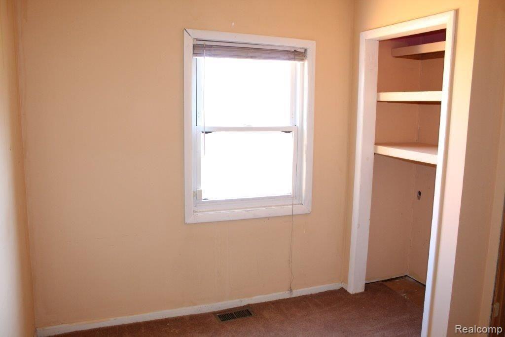 2254 South Graham Road Flint, MI 48532 - Photo 9 of 16 IMG_3860.JPG