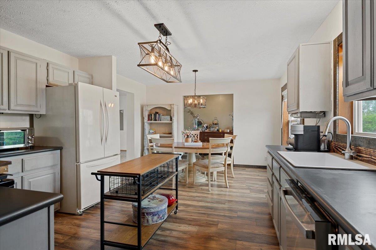 301 Buttercup Drive Athens, IL 62613 - Photo 11 of 31