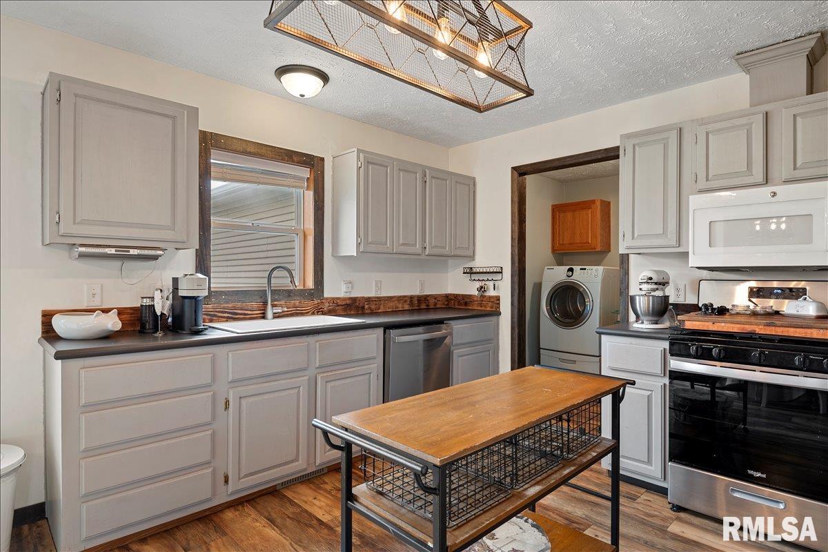 301 Buttercup Drive Athens, IL 62613 - Photo 13 of 31