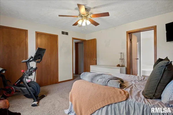 $220,000 | 301 Buttercup Drive, Athens, IL 62613