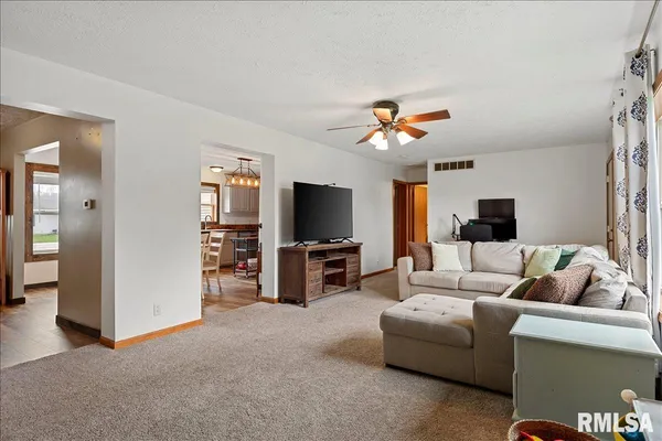 $220,000 | 301 Buttercup Drive, Athens, IL 62613