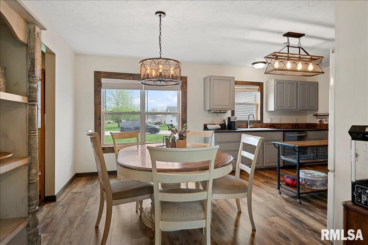 301 Buttercup Drive Athens, IL 62613 - Photo 7 of 31