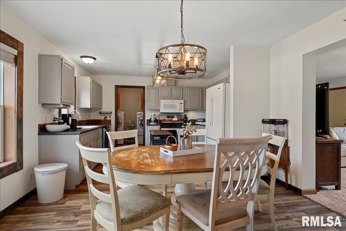 301 Buttercup Drive Athens, IL 62613 - Photo 8 of 31