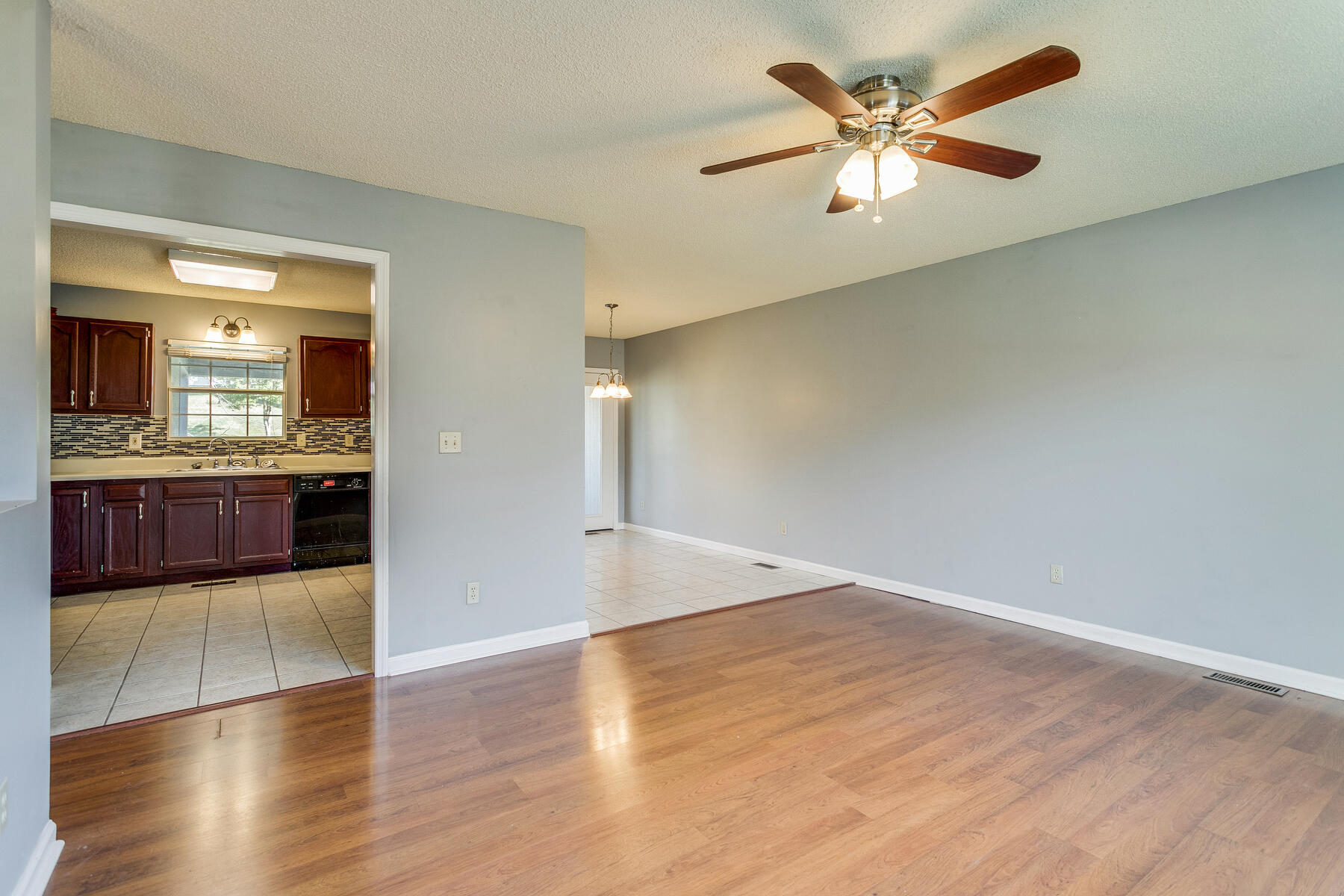 1105 Chippendale Road Kingsport, TN 37660 - Photo 10 of 40 010