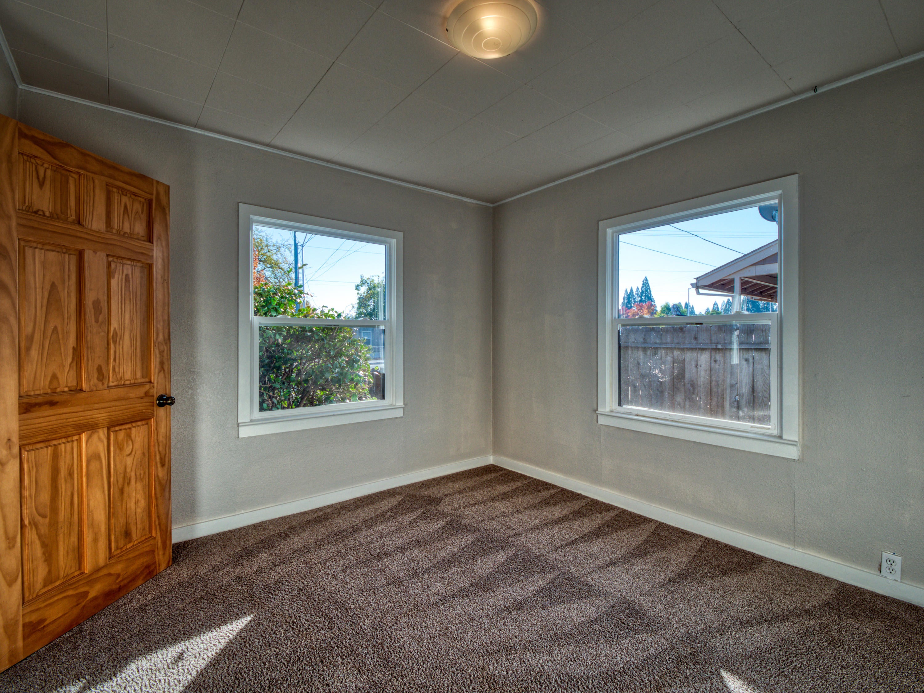 224 Freeman Road Central Point, OR 97502 - Photo 7 of 23 7