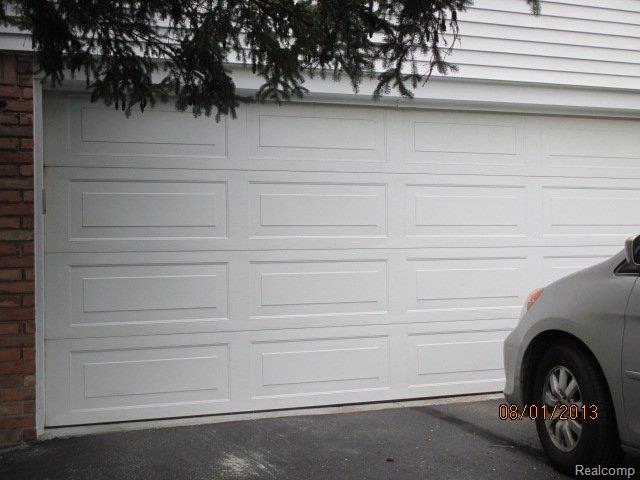 260 Gunder Court Rochester, MI 48309 - Photo 35 of 46 UPDATED GARAGE DOOR