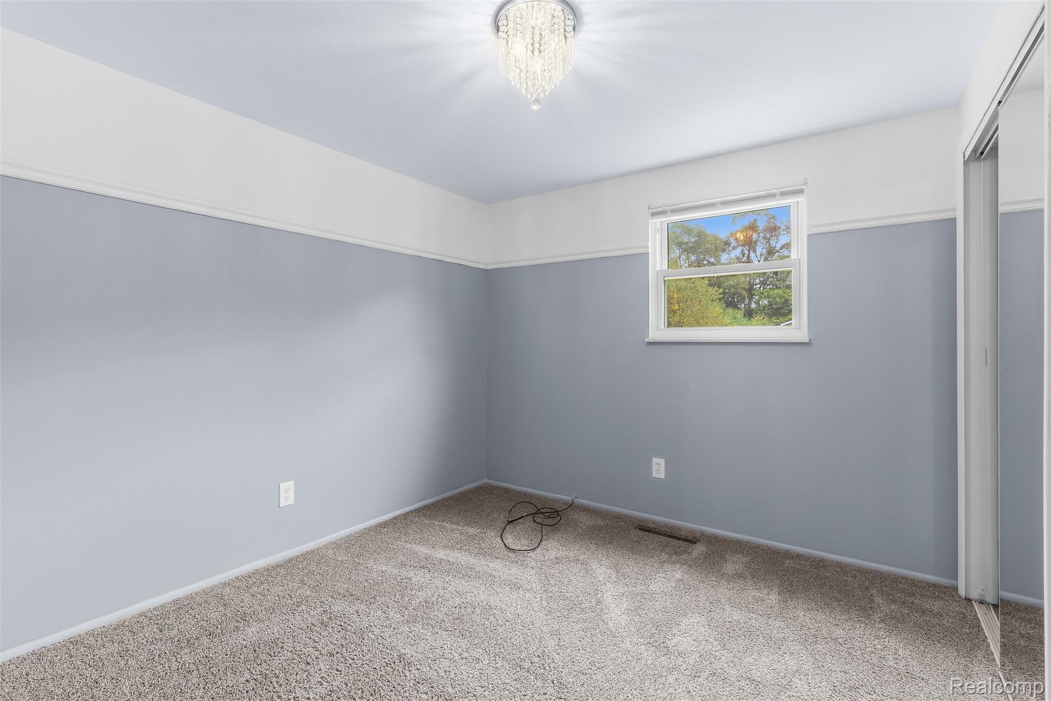 819 Alpine Trail Fenton, MI 48430 - Photo 21 of 41 Wall-to-wall carpeting with light-toned walls and crown molding