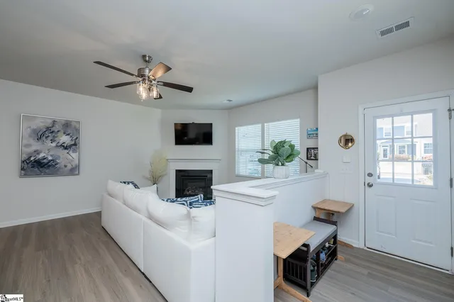 $285,000 | 10 Leander Drive, Greer, SC 29651