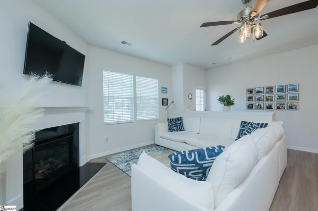 $285,000 | 10 Leander Drive, Greer, SC 29651