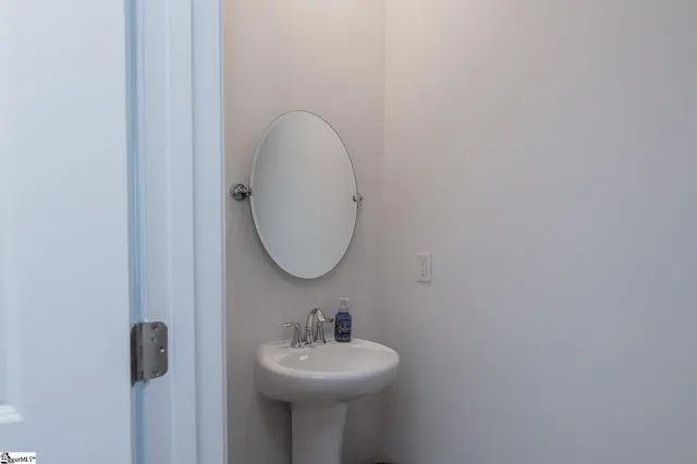 $285,000 | 10 Leander Drive, Greer, SC 29651