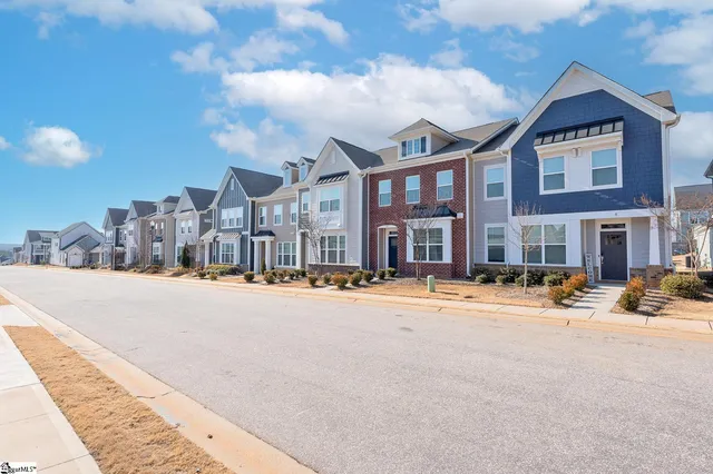 $285,000 | 10 Leander Drive, Greer, SC 29651