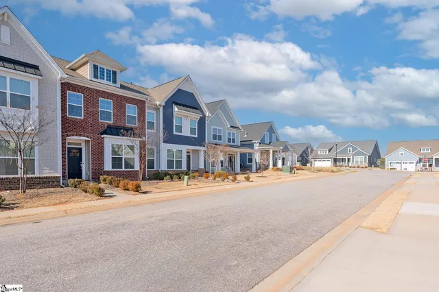 $285,000 | 10 Leander Drive, Greer, SC 29651