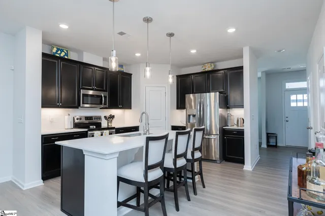 $285,000 | 10 Leander Drive, Greer, SC 29651