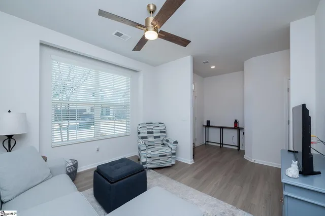 $285,000 | 10 Leander Drive, Greer, SC 29651