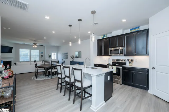 $285,000 | 10 Leander Drive, Greer, SC 29651