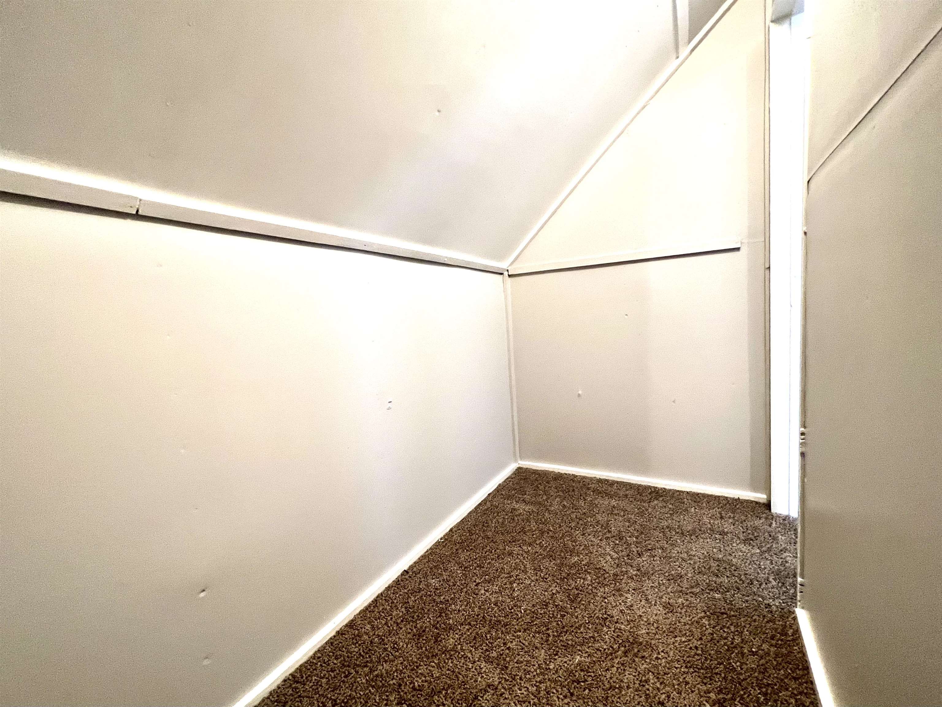 602 Barnum Road Rockford, IL 61109 - Photo 16 of 16 a view of a small room