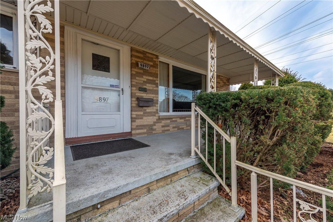 9897 Biddulph Road Cleveland, OH 44144 - Photo 6 of 47 Gallery Image 6
