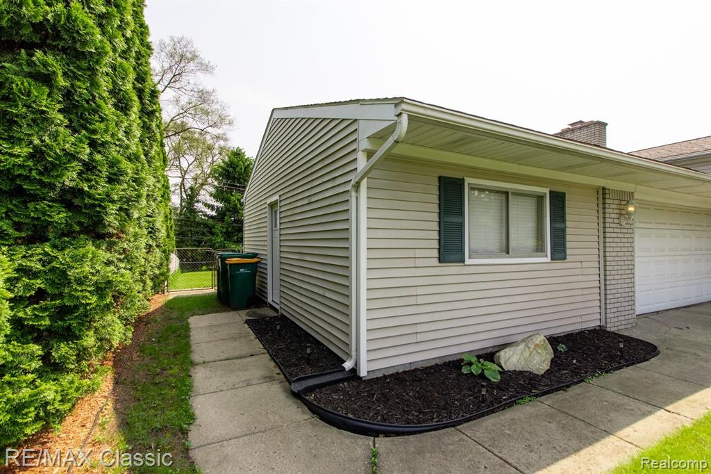 40611 West 10 Mile Road Novi, MI 48375 - Photo 4 of 42